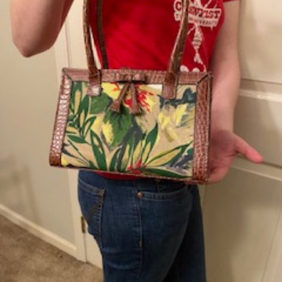 Liz Claiborne Floral Handbag. - Picture 1 of 5